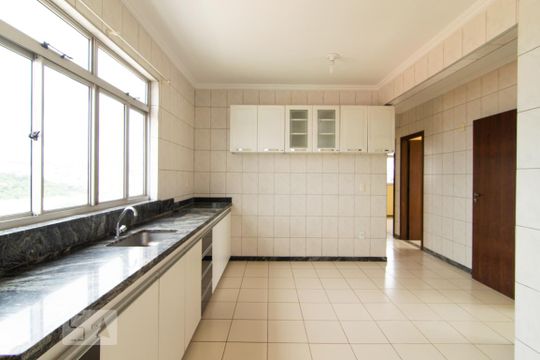 Cozinha de apartamento para alugar com 3 quartos, 90m² em Serrano, Belo Horizonte