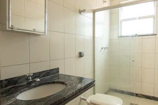 Banheiro de apartamento para alugar com 3 quartos, 90m² em Serrano, Belo Horizonte