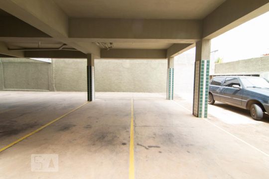 Garagem de apartamento para alugar com 3 quartos, 90m² em Serrano, Belo Horizonte