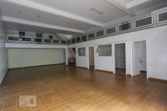 garagem de casa para alugar com 3 quartos, 300m² em Vila Madalena, São Paulo