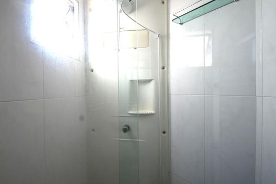 Banheiro de apartamento à venda com 2 quartos, 52m² em Jardim Alzira, São Paulo