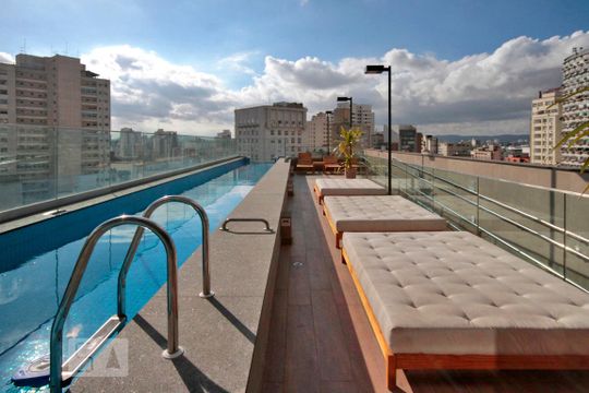 Piscina de kitnet/studio para alugar com 1 quarto, 30m² em República, São Paulo