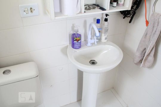 Banheiro de apartamento à venda com 2 quartos, 51m² em Jardim Roma, Jundiaí