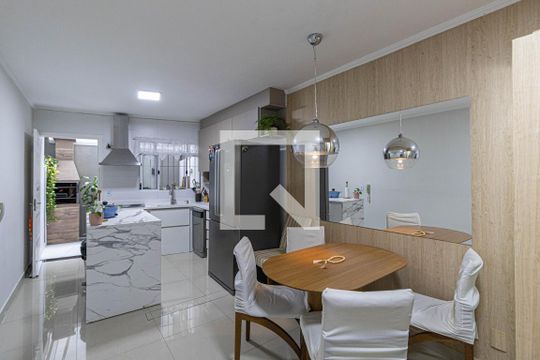 Sala/Cozinha de casa de condomínio à venda com 2 quartos, 72m² em Vila Araguaia, São Paulo