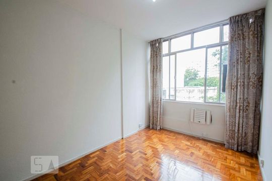 Studio de kitnet/studio para alugar com 1 quarto, 32m² em Praça da Bandeira, Rio de Janeiro