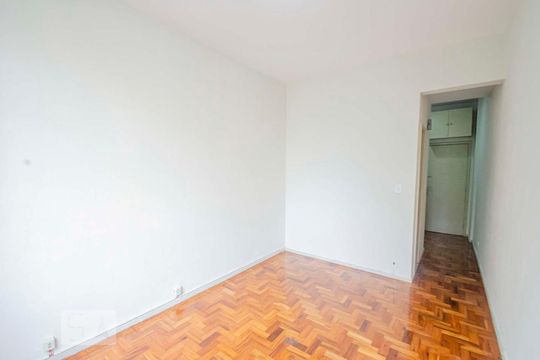 Studio de kitnet/studio para alugar com 1 quarto, 32m² em Praça da Bandeira, Rio de Janeiro