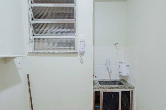 Cozinha de kitnet/studio para alugar com 1 quarto, 32m² em Praça da Bandeira, Rio de Janeiro