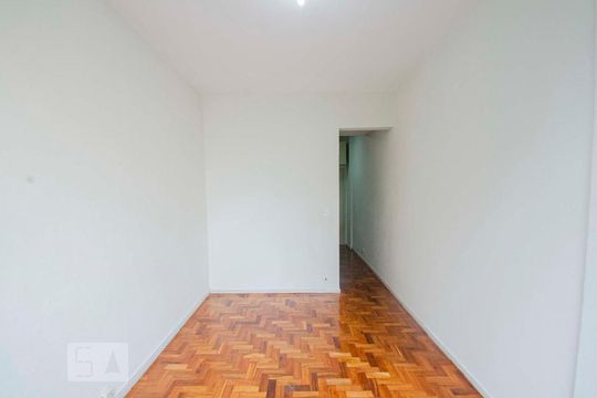 Studio de kitnet/studio para alugar com 1 quarto, 32m² em Praça da Bandeira, Rio de Janeiro