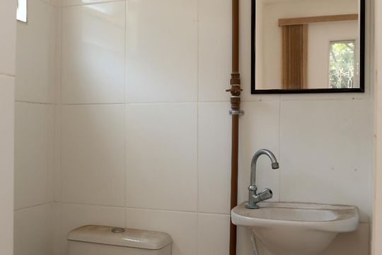 Banheiro da Suíte de casa para alugar com 2 quartos, 120m² em Parque Santos Dumont, Taboão da Serra