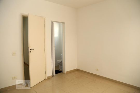 Quarto 2 de casa para alugar com 2 quartos, 120m² em Parque Santos Dumont, Taboão da Serra