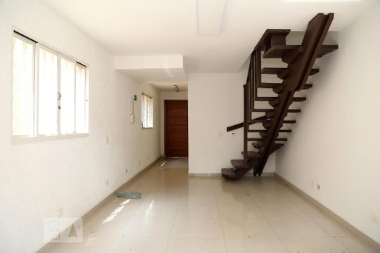 Casa para alugar com 2 quartos, 120m² em Parque Santos Dumont, Taboão da Serra