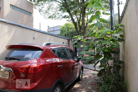 Garagem de casa para alugar com 2 quartos, 120m² em Parque Santos Dumont, Taboão da Serra