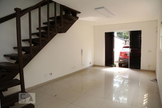 Sala de casa para alugar com 2 quartos, 120m² em Parque Santos Dumont, Taboão da Serra