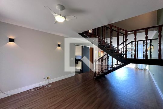 Sala de casa para alugar com 3 quartos, 191m² em Jardim Santo Amaro, São Paulo