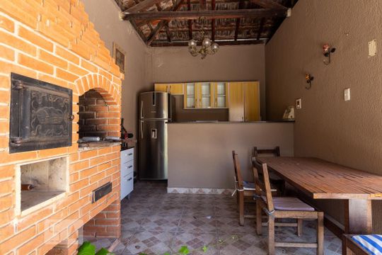 Churrasqueira de casa para alugar com 3 quartos, 270m² em Vila Congonhas, São Paulo
