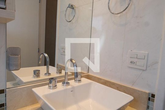 Banheiro da Suíte de apartamento para alugar com 2 quartos, 69m² em Vila Andrade, São Paulo
