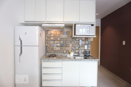 Cozinha de apartamento para alugar com 1 quarto, 20m² em República, São Paulo