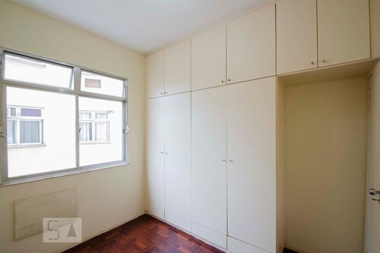 Quarto 2 de apartamento para alugar com 2 quartos, 60m² em Grajaú, Rio de Janeiro