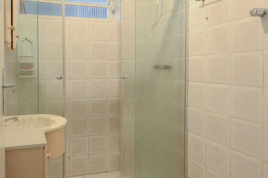 Banheiro de apartamento para alugar com 2 quartos, 43m² em Centro Histórico, Porto Alegre