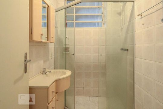 Banheiro de apartamento para alugar com 2 quartos, 43m² em Centro Histórico, Porto Alegre
