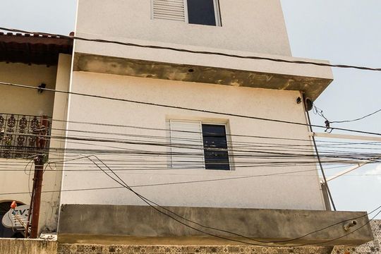 Fachada do prédio de apartamento para alugar com 1 quarto, 38m² em Vila São Pedro, Guarulhos
