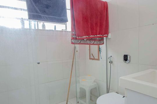 Banheiro de casa à venda com 1 quarto, 100m² em Maracanã, Rio de Janeiro