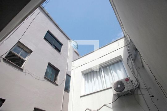 Sala Vista de apartamento à venda com 1 quarto, 43m² em Centro Histórico, Porto Alegre