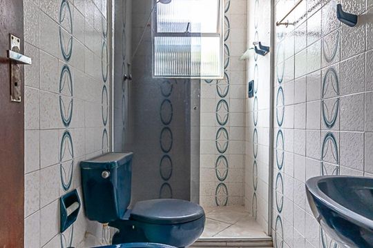 Banheiro de apartamento à venda com 2 quartos, 60m² em Sagrada Família, Belo Horizonte
