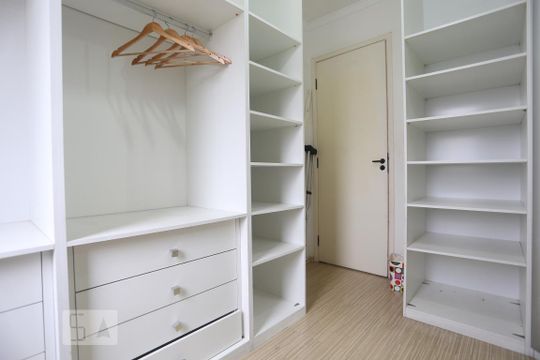 Closet de apartamento para alugar com 2 quartos, 68m² em Centro, Osasco