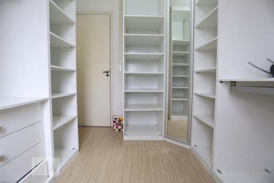 Closet de apartamento para alugar com 2 quartos, 68m² em Centro, Osasco