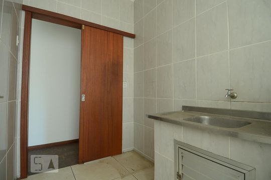 Cozinha de apartamento à venda com 2 quartos, 55m² em Centro Histórico, Porto Alegre
