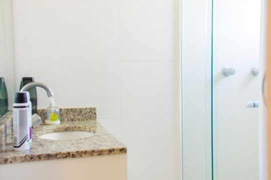 Banheiro da Suíte de apartamento à venda com 2 quartos, 59m² em Vila Valparaíso, Santo André