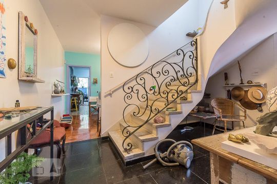 Escada de casa à venda com 3 quartos, 203m² em Jabaquara, São Paulo