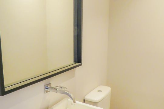 Lavabo  de apartamento para alugar com 1 quarto, 50m² em Jardim Europa, São Paulo