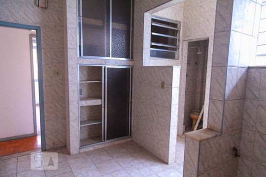 Cozinha de apartamento para alugar com 2 quartos, 70m² em Cascadura, Rio de Janeiro