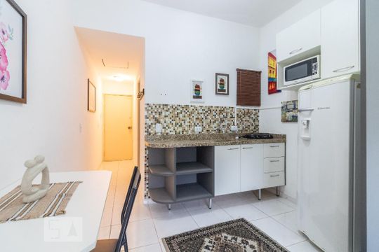 Cozinha de casa de condomínio à venda com 1 quarto, 25m² em Centro Cívico, Curitiba