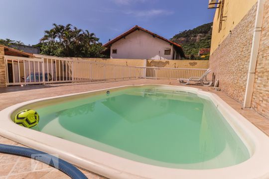 Casa de Condomínio para alugar com 3 quartos, 417m² em Anil, Rio de Janeiro