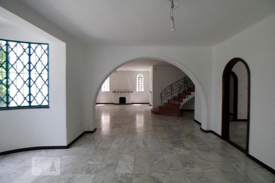 Casa para alugar com 6 quartos, 330m² em Pacaembu, São Paulo