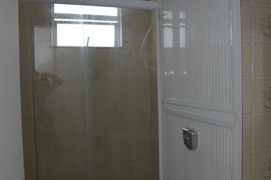 Banheiro Social de apartamento à venda com 2 quartos, 55m² em Jacarepaguá, Rio de Janeiro