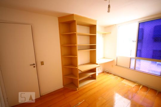 Quarto de apartamento à venda com 3 quartos, 159m² em Icaraí, Niterói