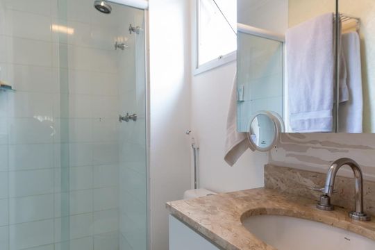 Banheiro da suíte de apartamento para alugar com 1 quarto, 70m² em Morumbi, São Paulo