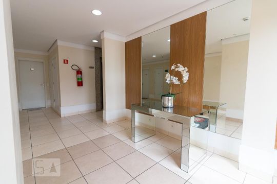 Hall de entrada do bloco de apartamento à venda com 2 quartos, 44m² em Jardim Las Vegas, Guarulhos