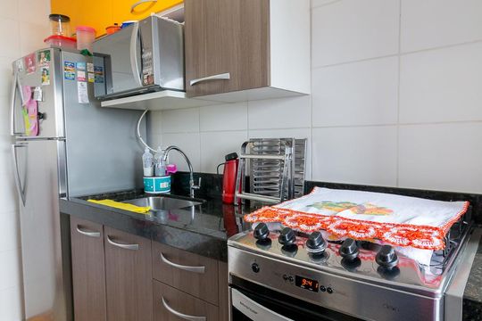Cozinha de apartamento à venda com 2 quartos, 44m² em Jardim Las Vegas, Guarulhos