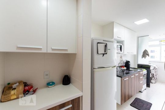 Cozinha de apartamento para alugar com 2 quartos, 70m² em Icaraí, Niterói