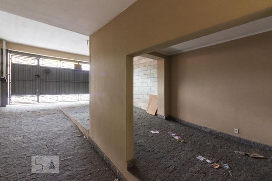 Garagem de casa à venda com 2 quartos, 150m² em Piqueri, São Paulo