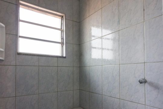 Banheiro de casa à venda com 2 quartos, 150m² em Piqueri, São Paulo