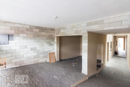 Garagem de casa à venda com 2 quartos, 150m² em Piqueri, São Paulo