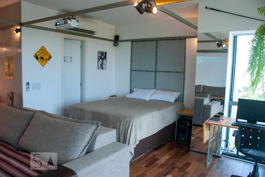 Quarto/Sala de apartamento para alugar com 1 quarto, 50m² em Centro Histórico, Porto Alegre