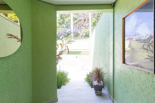 Corredor de casa para alugar com 4 quartos, 250m² em Jardim Fernandes, São Paulo