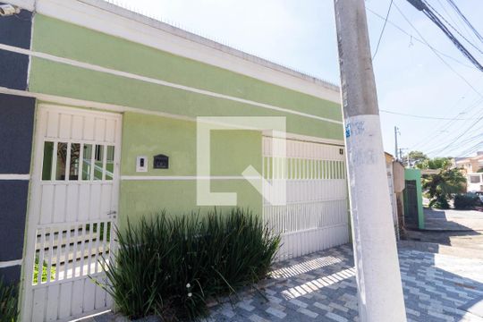 Fachada de casa para alugar com 4 quartos, 250m² em Jardim Fernandes, São Paulo